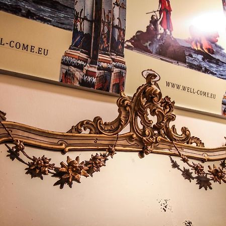 Well Come - Palazzo Reale 호텔 나폴리 외부 사진